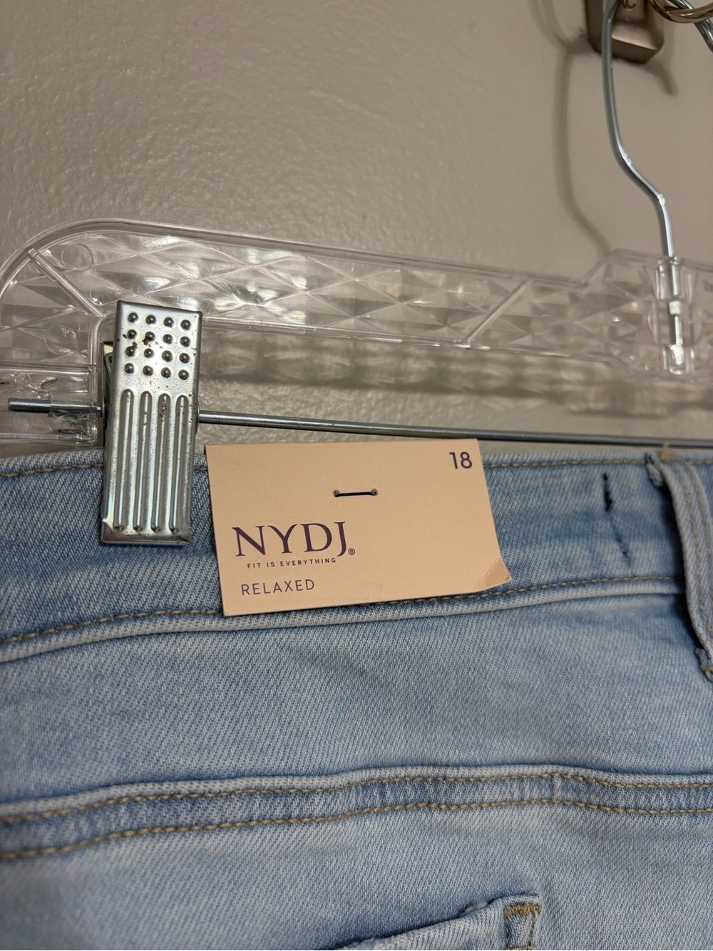 NEW NYDJ Stella Relaxed Tapered Ankle Jeans in Estrella Light Wash - Size 18 - Picture 5 of 10
